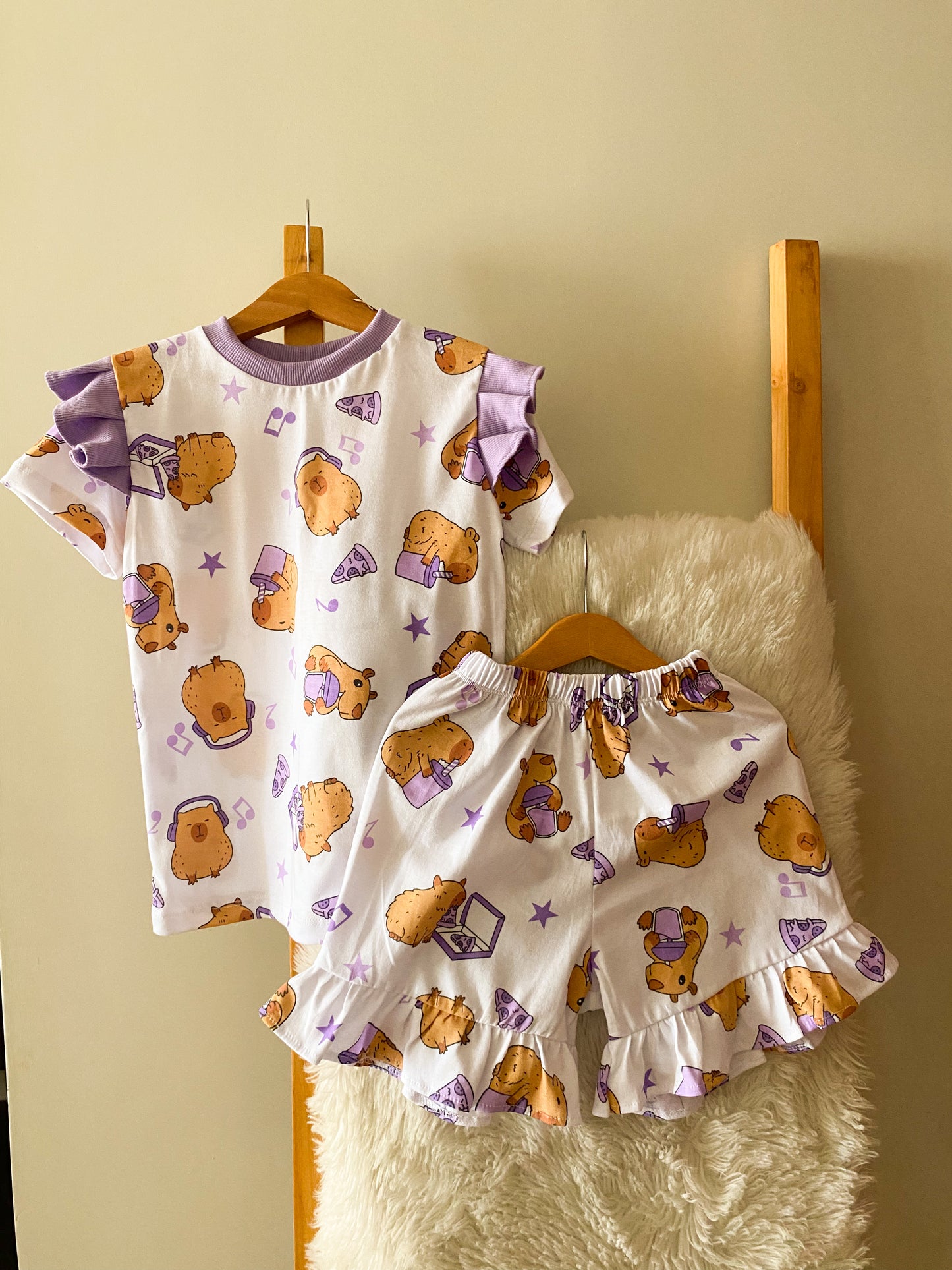 Conjunto capibara lila